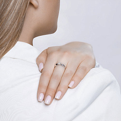 Помолвочное кольцо из белого золота со Swarovski Zirconia